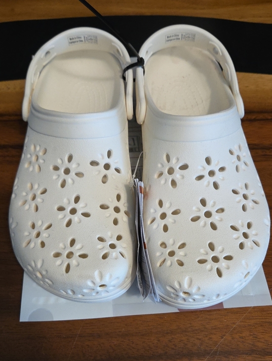 CROCS Shoes - White/Beige Floral Cutout Clog Sandals Women's size 8